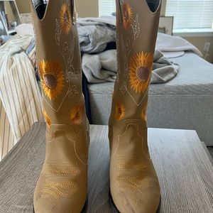 Fun sunflower boots